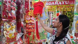 Pedagang Aksesori Imlek Ramai di Margonda Depok