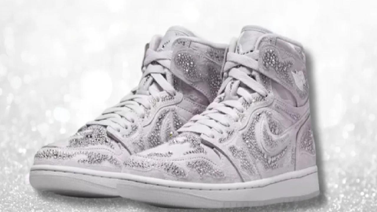 Sepatu Nike Swarovski Rp17 Juta Ludes Sehari