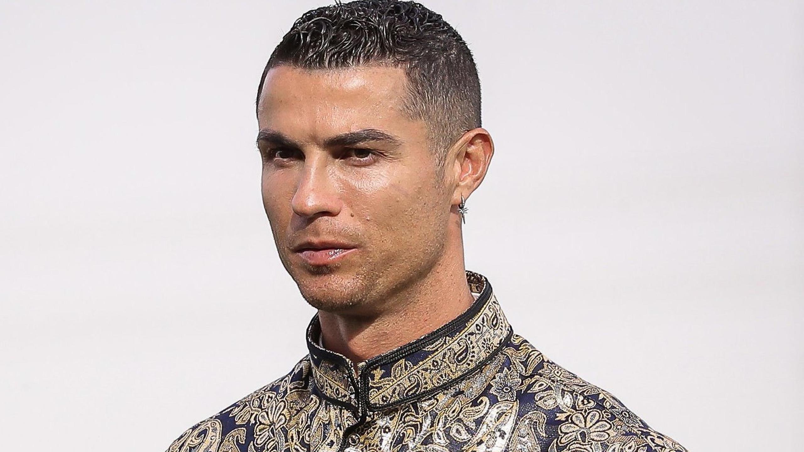 Kenapa Baju Lebaran Cristiano Ronaldo Viral? Ini Penjelasannya