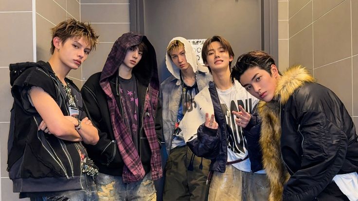 Gaya Ngortis Viral di TikTok, Tren Fashion ala Boy Group