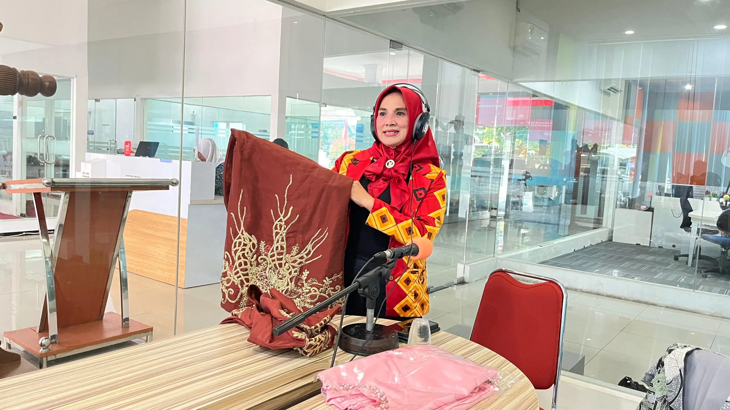 Melani Kembangkan Bisnis Fashion dari Hobi Menjahit