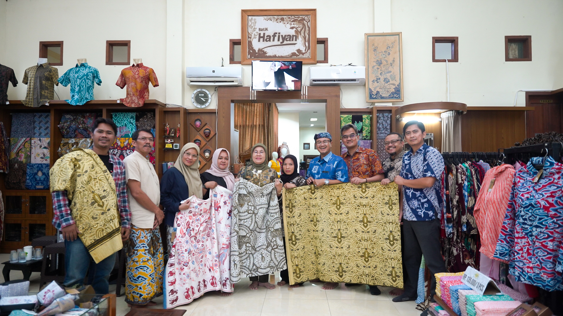 Kriya Tekstil dan Fashion UMB Angkat Batik Merawit